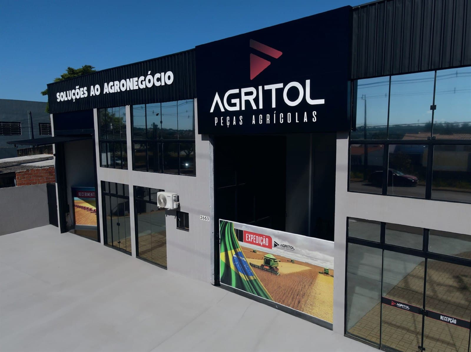 Fachada da sede da Agritol Peças Agrícolas em Toledo - PR.